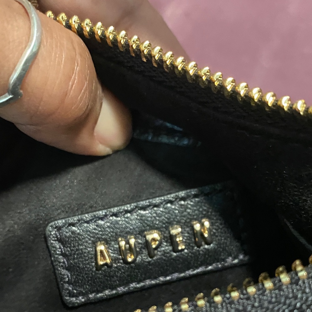 Aupen Black Leather Shoulder Bag - Picture 8 of 11